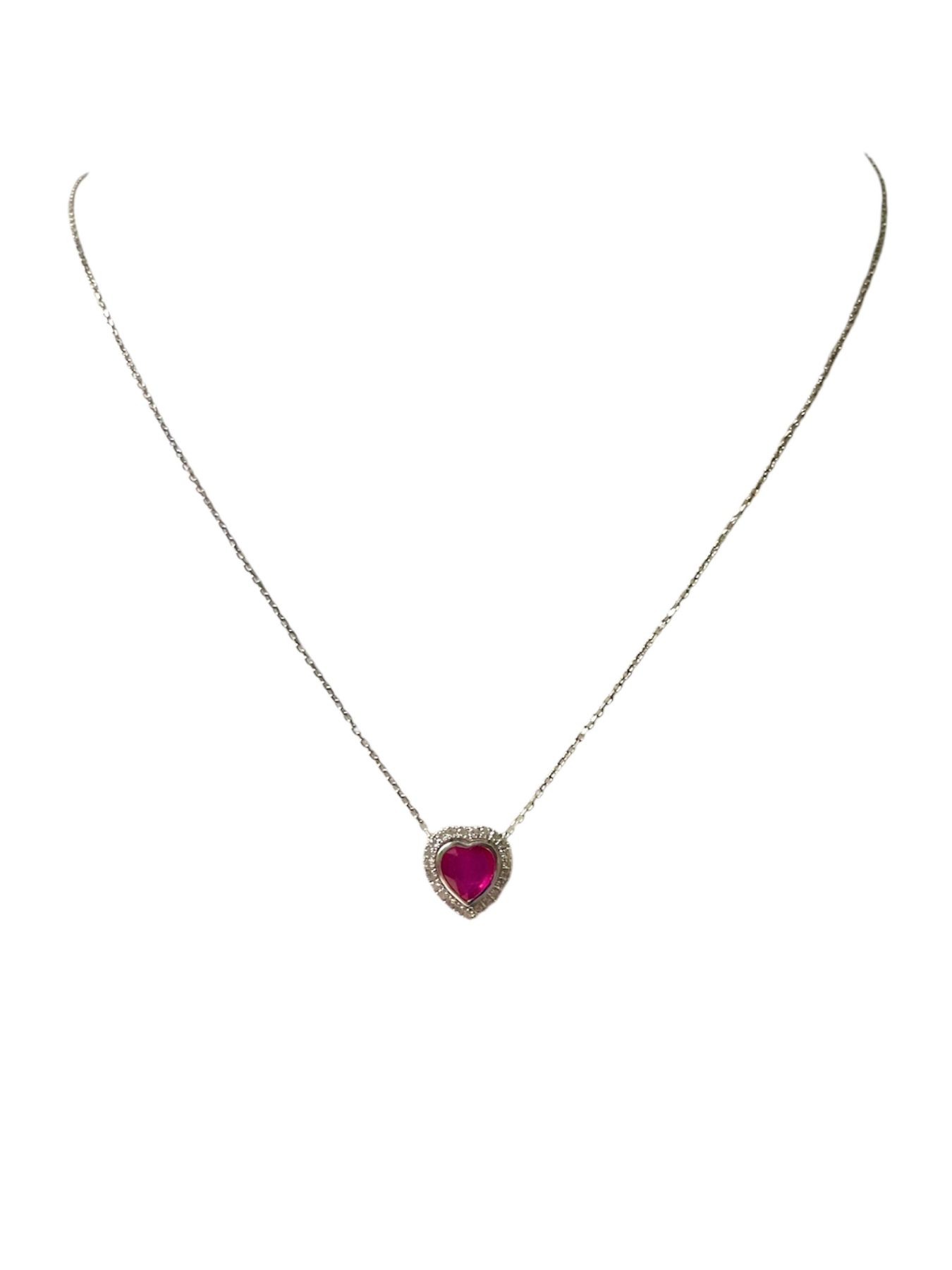 Collana in oro con ciondolo un rubino a cuore