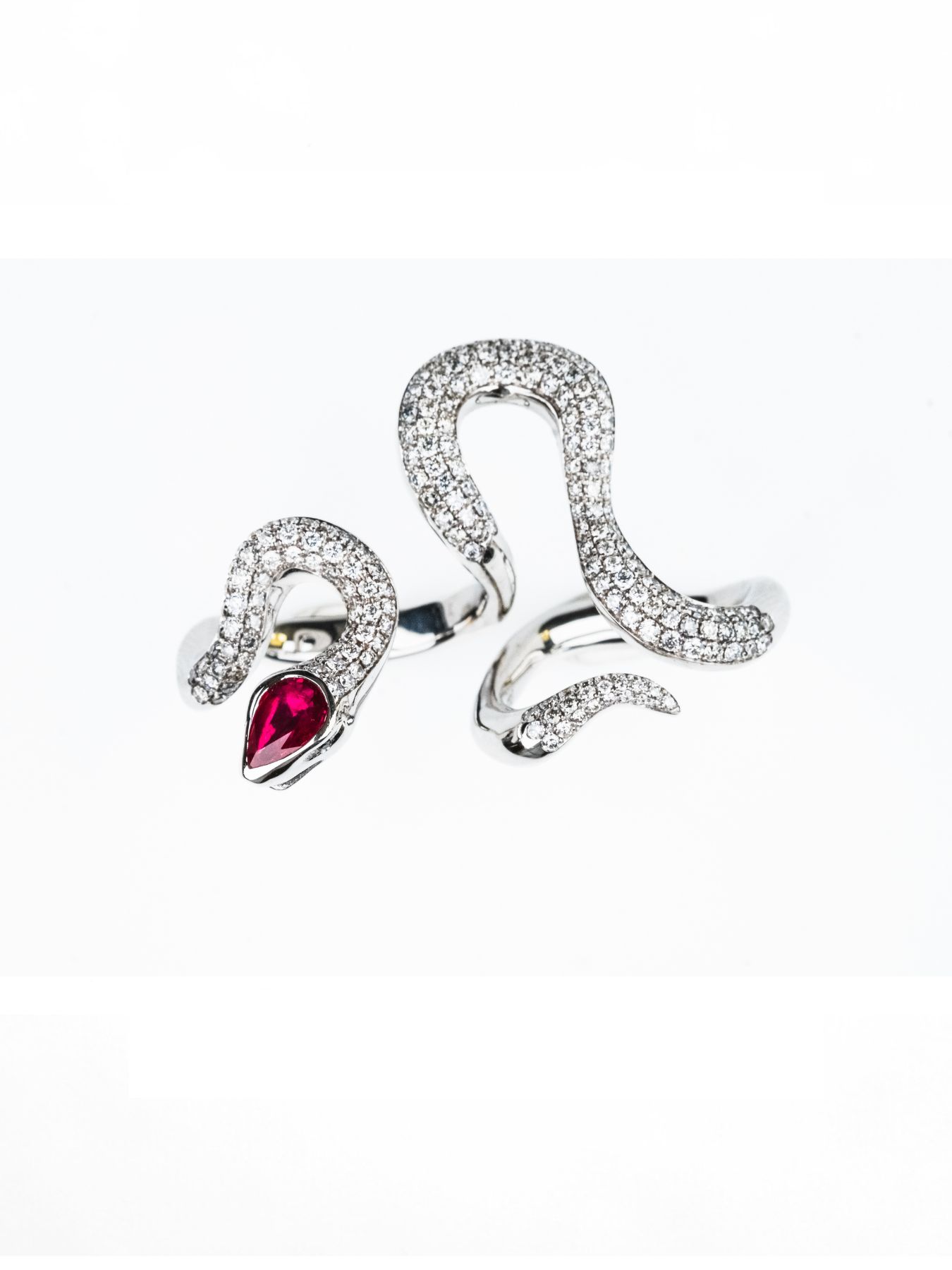 Anello serpente due dita con rubino