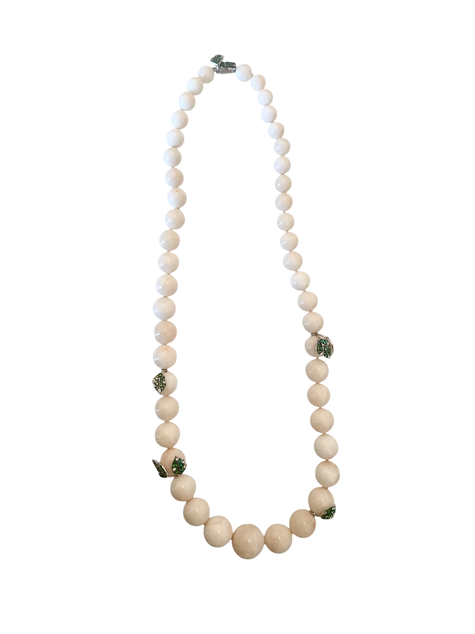 Collana in oro con corallo rosa e tsavoriti